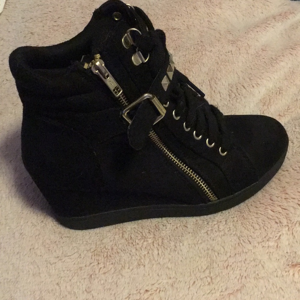 Black sneaker with wedge heal